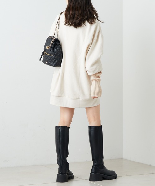 Chico(チコ)の「ロゴ胸刺繍ルーズスウェット(スウェット・レディース・チャコールグレー/ブラック/アイボリー/ピンク・FREE)」の10枚目の写真