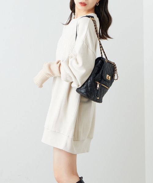 Chico(チコ)の「ロゴ胸刺繍ルーズスウェット(スウェット・レディース・チャコールグレー/ブラック/アイボリー/ピンク・FREE)」の6枚目の写真