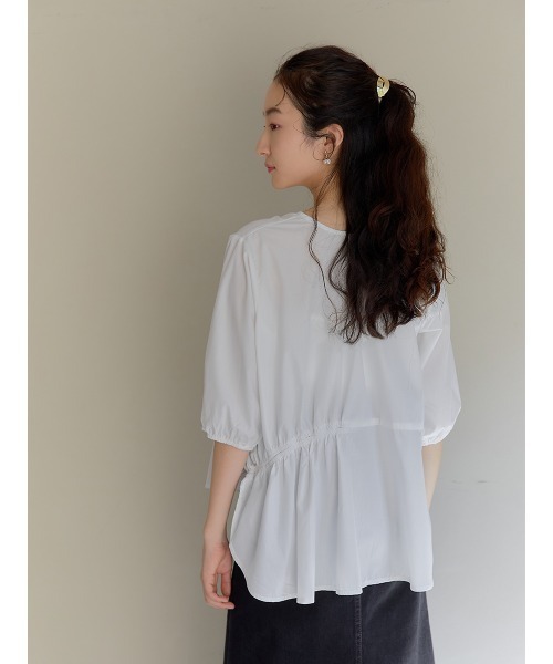 Ayla(アイラ)の「asymmetry gather blouse(Tシャツ/カットソー・レディース・ブラック/ホワイト・FREE)」の6枚目の写真