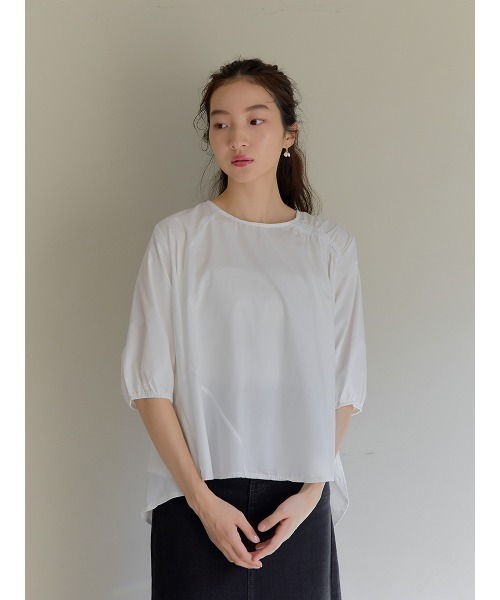 Ayla(アイラ)の「asymmetry gather blouse(Tシャツ/カットソー・レディース・ブラック/ホワイト・FREE)」の4枚目の写真