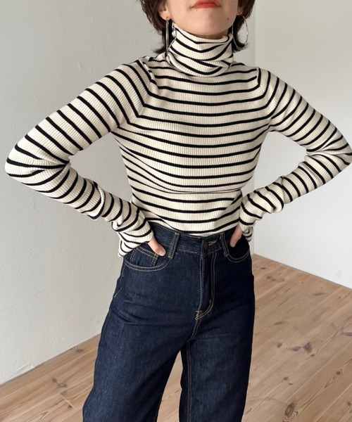 wee9s（ウィークス）の「finger hole rib turtle knit / フィンガーホールリブタートルニット（ニット/セーター・レディース・ホワイト×ブラック/ブラック/グレー/ブルー/パープル/オレンジ/グリーン/ホワイト/ピンク・FREE）」の2枚目の写真