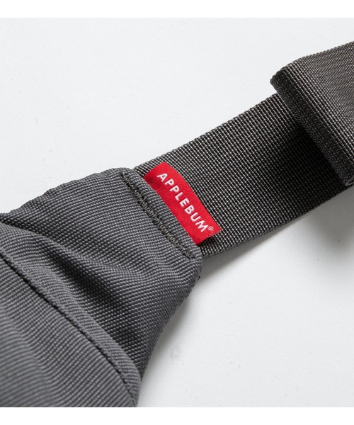 APPLEBUM（アップルバム）の「Logo Waist Bag（ボディバッグ/ウエストポーチ・メンズ・グレー・FREE）」の2枚目の写真