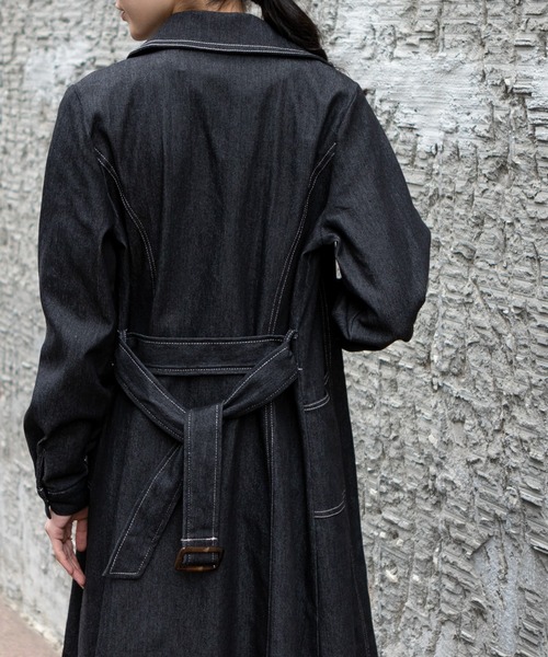 pumpkin port(パンプキンポート)の「ストレッチデニム ワンピースコート(トレンチコート・レディース・ブラック/ネイビー・MEDIUM)」の17枚目の写真