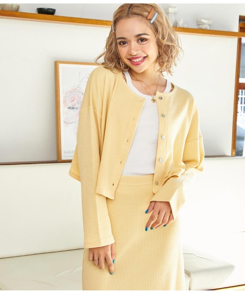 anap mimpi(アナップミンピ)の「シェルボタンワッフルカーディガン(カーディガン/ボレロ・レディース・ピンク/ダークグレー/イエロー・FREE)」の2枚目の写真