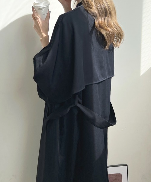 Futier land(フューティアランド)の「ケープトレンチコート(トレンチコート・レディース・ベージュ/ネイビー/アイボリー・MEDIUM)」の15枚目の写真