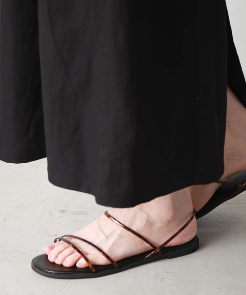 archives（アルシーヴ）の「アシンメトリーラインサンダル（サンダル・レディース・ブラウン/グレー/ブラック・MEDIUM/LARGE）」の3枚目の写真