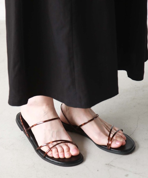 archives（アルシーヴ）の「アシンメトリーラインサンダル（サンダル・レディース・ブラウン/グレー/ブラック・MEDIUM/LARGE）」の5枚目の写真