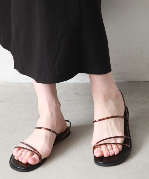 archives（アルシーヴ）の「アシンメトリーラインサンダル（サンダル・レディース・ブラウン/グレー/ブラック・MEDIUM/LARGE）」の7枚目の写真
