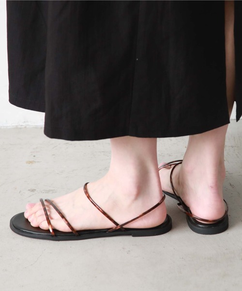 archives（アルシーヴ）の「アシンメトリーラインサンダル（サンダル・レディース・ブラウン/グレー/ブラック・MEDIUM/LARGE）」の9枚目の写真