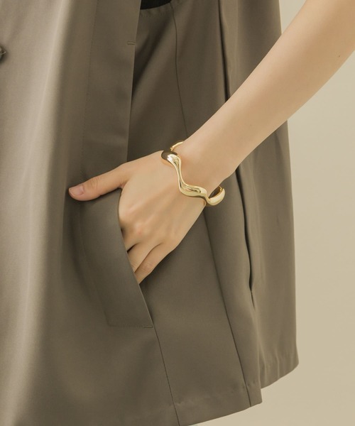 SMELLY（スメリー）の「ナミナミリッタイバングル（ブレスレット・レディース・シルバー/ゴールド・-）」の2枚目の写真