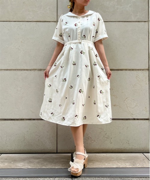 axes femme（アクシーズファム）の「さくらんぼ刺繍ワンピース（ワンピース・レディース・レッド/キナリ/ネイビー・FREE）」の2枚目の写真