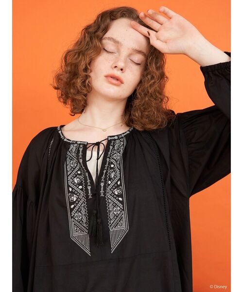 Disney（ディズニー）の「Chip & Dale/刺繍ワンピース（ワンピース・レディース・オフホワイト/ブラック・FREE）」の7枚目の写真