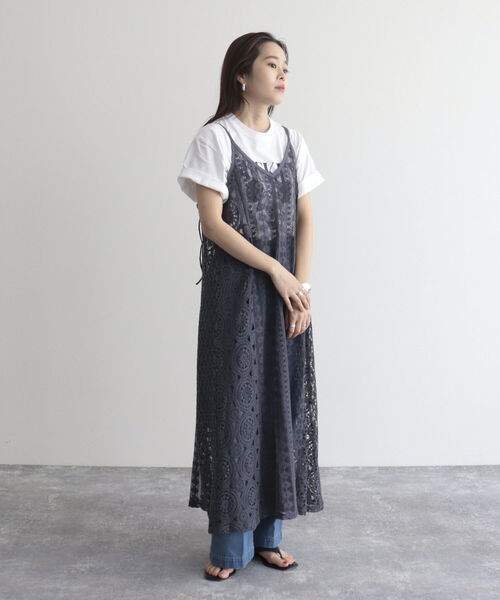 fredy emue（フレディエミュ）の「レース切替キャミワンピース（ワンピース・レディース・チャコールグレー/アイボリー・38）」の4枚目の写真