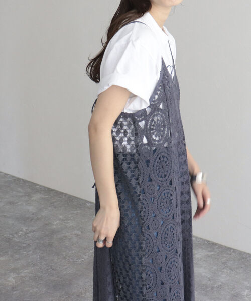 fredy emue（フレディエミュ）の「レース切替キャミワンピース（ワンピース・レディース・チャコールグレー/アイボリー・38）」の13枚目の写真