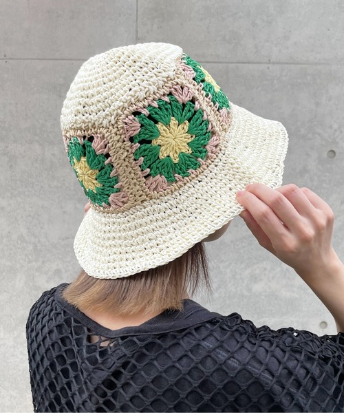 HIKA(ヒカ)の「【HIKA】花柄 クロシェ編みHAT(ハット・レディース・ベージュ/ブラック/ホワイト/ピンク/ブラック系その他/ブラック系その他2/カーキ/グリーン/ベージュ系その他・FREE)」の2枚目の写真