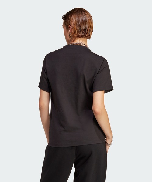 adidas（アディダス）の「アディカラー エッセンシャルズ レギュラーTシャツ  / アディダスオリジナルス adidas Originals（Tシャツ/カットソー・レディース・ブラック・SMALL/MEDIUM/X-LARGE/XX-LARGE/X-SMALL/LARGE）」の2枚目の写真