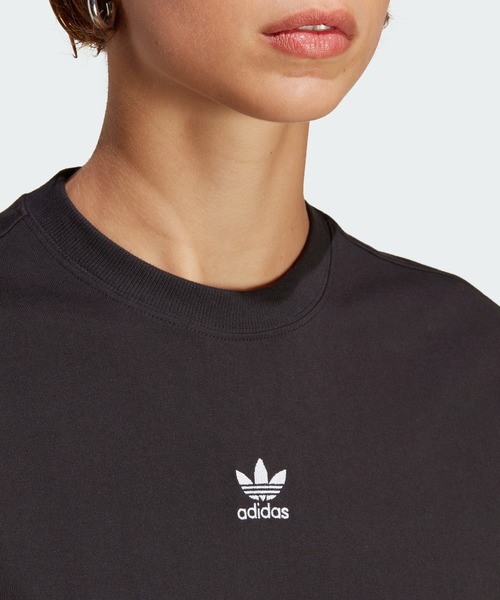 adidas（アディダス）の「アディカラー エッセンシャルズ レギュラーTシャツ  / アディダスオリジナルス adidas Originals（Tシャツ/カットソー・レディース・ブラック・SMALL/MEDIUM/X-LARGE/XX-LARGE/X-SMALL/LARGE）」の4枚目の写真