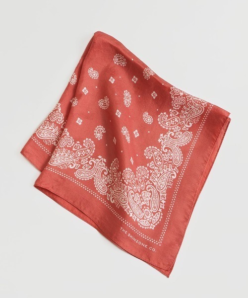 THE SHINZONE(ザ シンゾーン)の「BANDANA SCARF(バンダナ/スカーフ・レディース・レッド/ネイビー・FREE)」の1枚目の写真