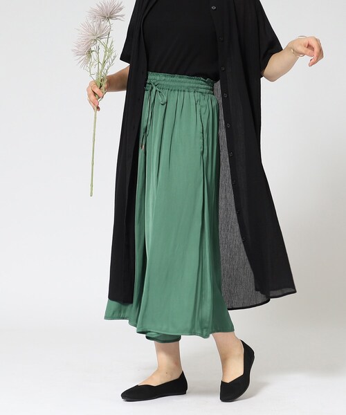 DRESKIP（ドレスキップ）の「◆楽してきれい見えが叶う！ サテンフレア ワイドスカーチョ（その他パンツ・レディース・チャコールグレー/ライトグレー/ブラック系/ベージュ系その他/グリーン・02/03）」の5枚目の写真