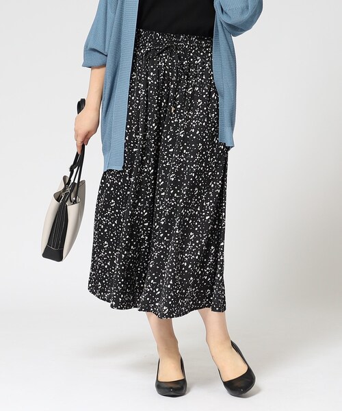 DRESKIP（ドレスキップ）の「◆楽してきれい見えが叶う！ サテンフレア ワイドスカーチョ（その他パンツ・レディース・チャコールグレー/ライトグレー/ブラック系/ベージュ系その他/グリーン・02/03）」の11枚目の写真