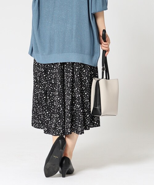 DRESKIP（ドレスキップ）の「◆楽してきれい見えが叶う！ サテンフレア ワイドスカーチョ（その他パンツ・レディース・チャコールグレー/ライトグレー/ブラック系/ベージュ系その他/グリーン・02/03）」の6枚目の写真