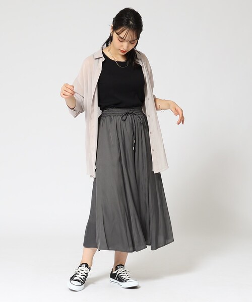 DRESKIP（ドレスキップ）の「◆楽してきれい見えが叶う！ サテンフレア ワイドスカーチョ（その他パンツ・レディース・チャコールグレー/ライトグレー/ブラック系/ベージュ系その他/グリーン・02/03）」の7枚目の写真