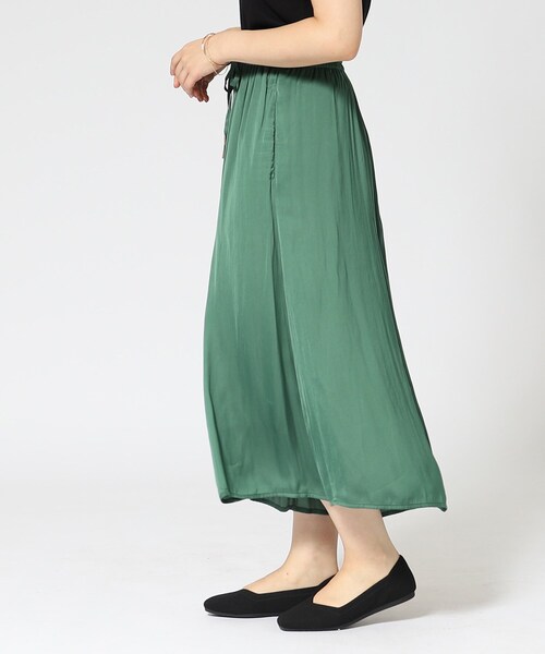 DRESKIP（ドレスキップ）の「◆楽してきれい見えが叶う！ サテンフレア ワイドスカーチョ（その他パンツ・レディース・チャコールグレー/ライトグレー/ブラック系/ベージュ系その他/グリーン・02/03）」の18枚目の写真