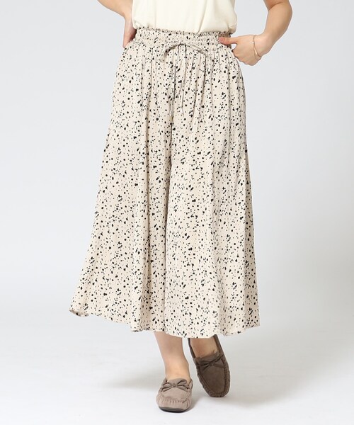 DRESKIP（ドレスキップ）の「◆楽してきれい見えが叶う！ サテンフレア ワイドスカーチョ（その他パンツ・レディース・チャコールグレー/ライトグレー/ブラック系/ベージュ系その他/グリーン・02/03）」の9枚目の写真