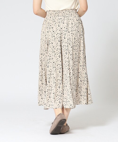 DRESKIP（ドレスキップ）の「◆楽してきれい見えが叶う！ サテンフレア ワイドスカーチョ（その他パンツ・レディース・チャコールグレー/ライトグレー/ブラック系/ベージュ系その他/グリーン・02/03）」の19枚目の写真