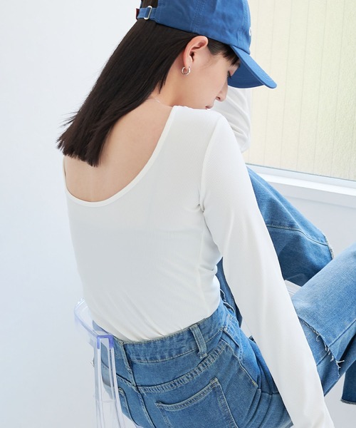 ECRIRE（エクリール）の「バックオープン ロングスリーブカットソー（Tシャツ/カットソー・レディース・アイボリー/ブラック・M）」の21枚目の写真