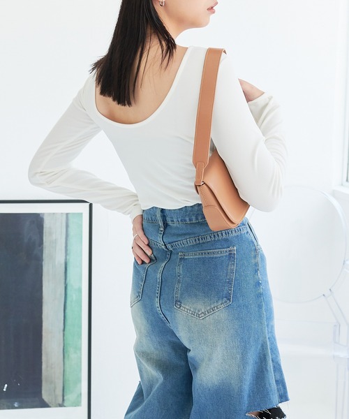 ECRIRE（エクリール）の「バックオープン ロングスリーブカットソー（Tシャツ/カットソー・レディース・アイボリー/ブラック・M）」の8枚目の写真