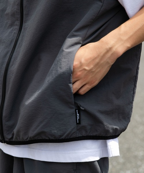 WEGO（ウィゴー）の「WEGO/【セットアップ対応】ナイロントラックベスト（ベスト・メンズ・ブラック/ダークグレー・FREE）」の7枚目の写真