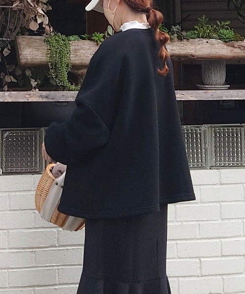 JUNOAH（ジュノア）の「バックスリットパールスウェット（スウェット・レディース・ネイビー/ベージュ/ブラック・X-LARGE/LARGE/MEDIUM）」の18枚目の写真