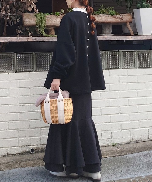 JUNOAH（ジュノア）の「バックスリットパールスウェット（スウェット・レディース・ネイビー/ベージュ/ブラック・X-LARGE/LARGE/MEDIUM）」の19枚目の写真