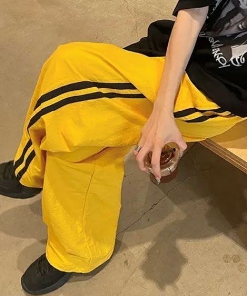 ALO イエロー ワイドパンツ サイドライン付き Sサイズ ラインパンツ イエロー SHEIN EZwear レディースカラーブロック