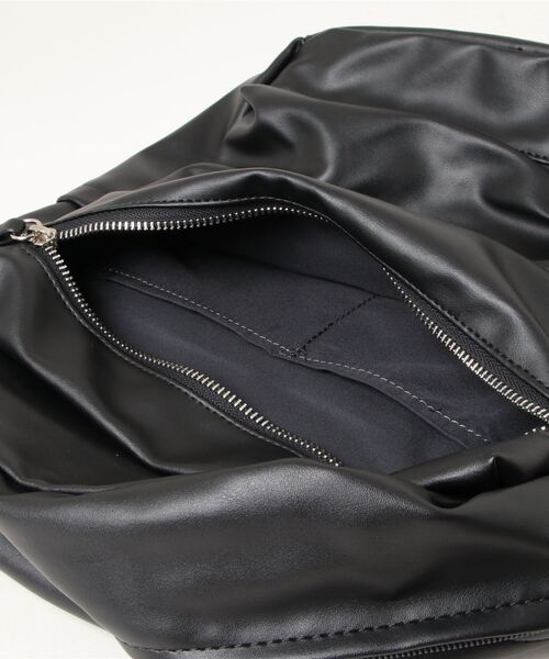 anello(アネロ)の「anello GRANDE / サイト ディパック / GHH3344(バックパック/リュック・レディース・ベージュ系その他/ベージュ/キャメル/ブラック・ONESIZE)」の8枚目の写真