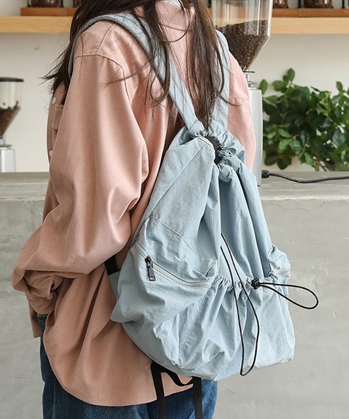 DAY CLOSET（デイ クローゼット）の「軽量ドロストナイロンリュックサック（バックパック/リュック・レディース・ベージュ/ブラック/ブルー・ONE SIZE）」の3枚目の写真