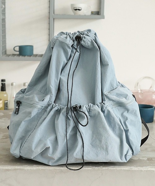 DAY CLOSET（デイ クローゼット）の「軽量ドロストナイロンリュックサック（バックパック/リュック・レディース・ベージュ/ブラック/ブルー・ONE SIZE）」の4枚目の写真