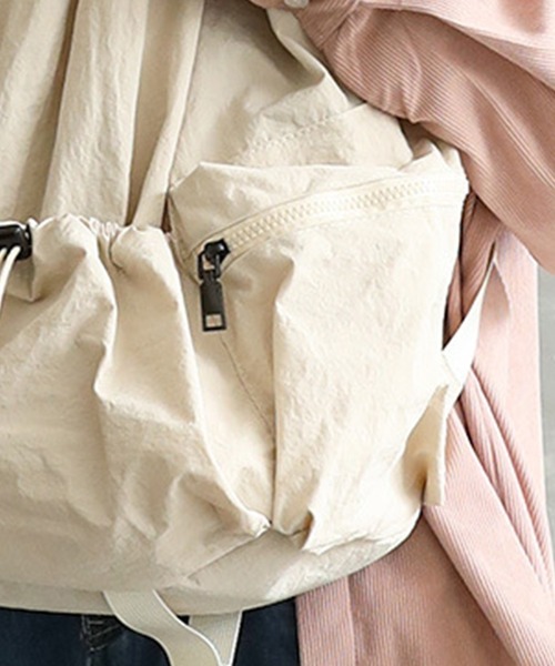 DAY CLOSET（デイ クローゼット）の「軽量ドロストナイロンリュックサック（バックパック/リュック・レディース・ベージュ/ブラック/ブルー・ONE SIZE）」の21枚目の写真