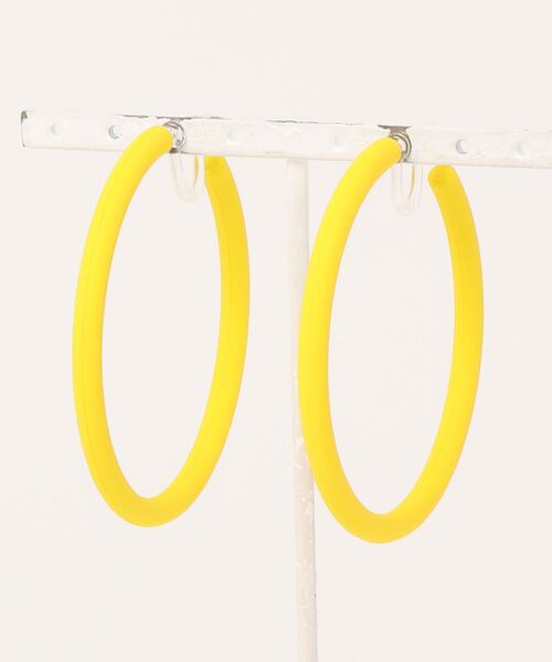 Fun & Daily（ファンアンドデイリー）の「F&D : カラーイージフープイヤリング（イヤリング・レディース・ブルー/ピンク/レッド/イエロー/ホワイト/グリーン・FREE）」の4枚目の写真
