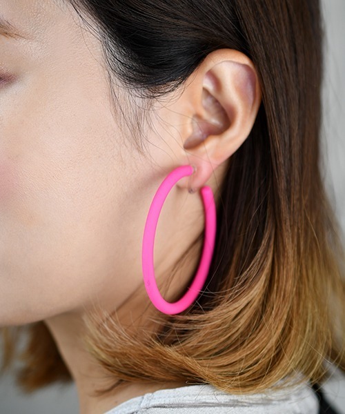 Fun & Daily（ファンアンドデイリー）の「F&D : カラーイージフープイヤリング（イヤリング・レディース・ブルー/ピンク/レッド/イエロー/ホワイト/グリーン・FREE）」の10枚目の写真