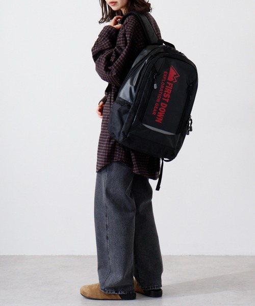 FIRST DOWN（ファーストダウン）の「JUNESELECT FIRSTDOWN　ターポリンリュック バックパック（バックパック/リュック・レディース・ブラック×ピンク/ブラック×ブラック/ブラック×ホワイト/ブラック×グリーン・FREE）」の8枚目の写真