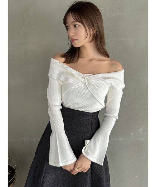 dazzlin（ダズリン）の「ツイストクロスニットトップス（ニット/セーター・レディース・ピンク/チャコールグレー/オフホワイト/シルバー/レッド・FREE）」の17枚目の写真