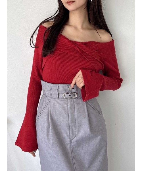 dazzlin（ダズリン）の「ツイストクロスニットトップス（ニット/セーター・レディース・ピンク/チャコールグレー/オフホワイト/シルバー/レッド・FREE）」の4枚目の写真