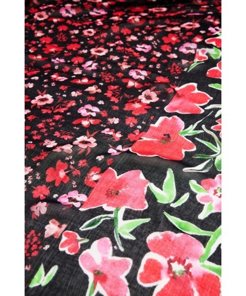 Desigual（デシグアル）の「花柄 長方形ストール（ストール/ショール・レディース・ブラック・FREE）」の4枚目の写真