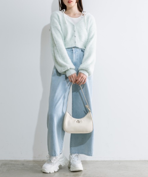 OLIVE des OLIVE(オリーブデオリーブ)の「厚底綿サテンリボンスニーカー 1041130020(スニーカー・レディース・ブラック/ホワイト/シルバー・SMALL/LARGE/MEDIUM)」の9枚目の写真