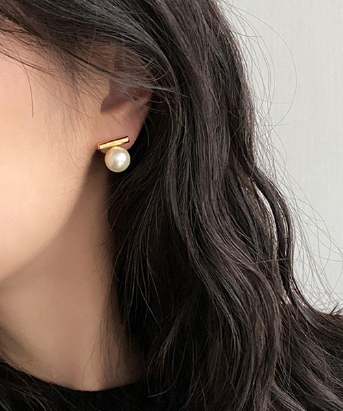 Lace Ladies(レースレディース)の「ソリッド パール メタリック バー ピアス(ピアス(両耳用)・レディース・ホワイト/グレー・FREE)」の2枚目の写真