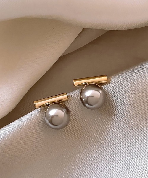 Lace Ladies(レースレディース)の「ソリッド パール メタリック バー ピアス(ピアス(両耳用)・レディース・ホワイト/グレー・FREE)」の9枚目の写真