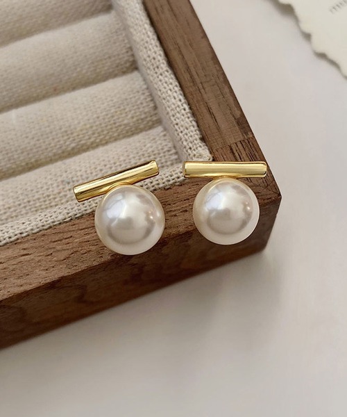 Lace Ladies(レースレディース)の「ソリッド パール メタリック バー ピアス(ピアス(両耳用)・レディース・ホワイト/グレー・FREE)」の6枚目の写真