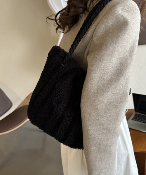STYLEBLOCK（スタイルブロック）の「ストライプ柄ファーショルダーバッグ（ショルダーバッグ・レディース・ブラウン系その他/ピンク/ブラック/ホワイト・FREE）」の14枚目の写真